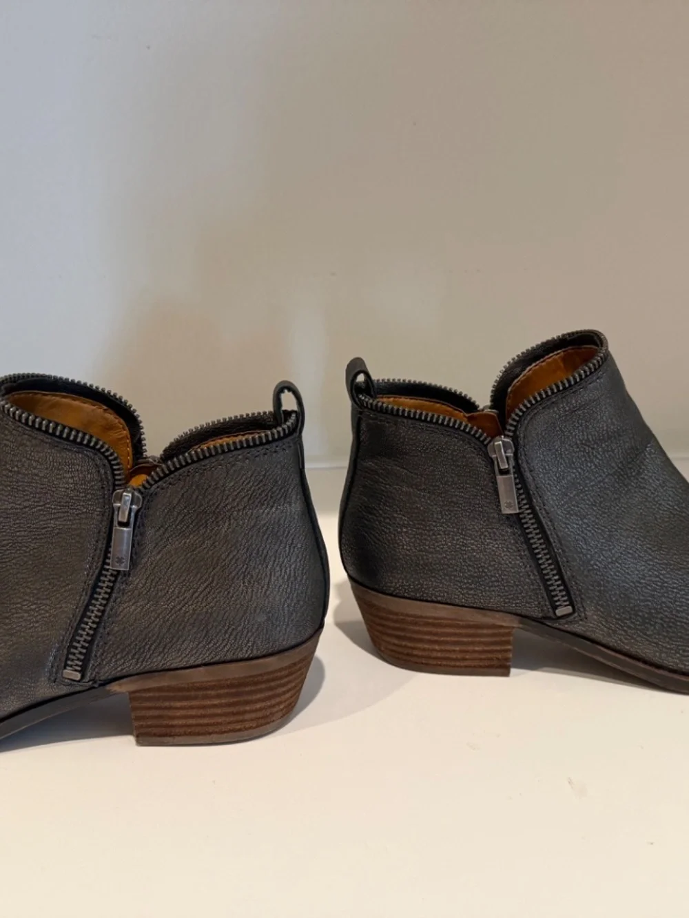 Lucky Brand Basel Booties Women's 8.5 Pewter Metallic Leather Ankle Side Zips